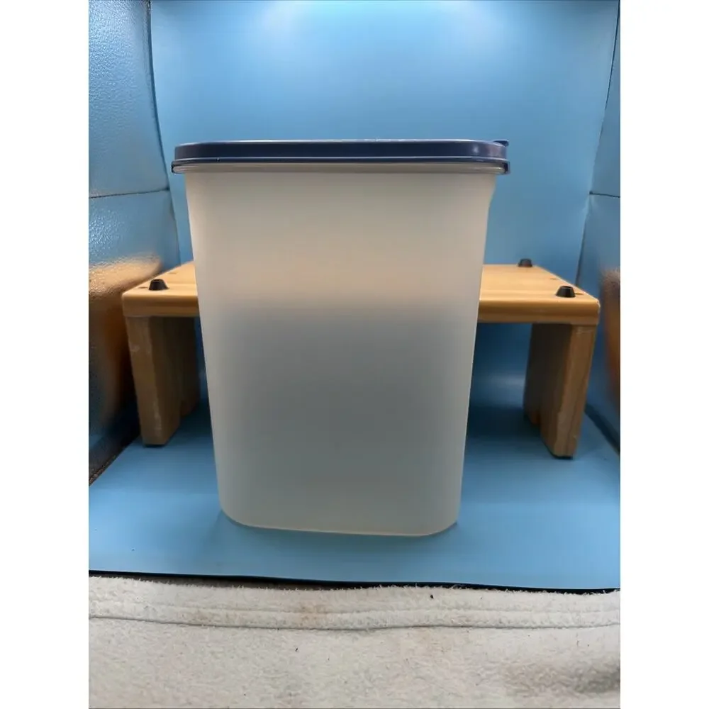 Tupperware storage 1614
